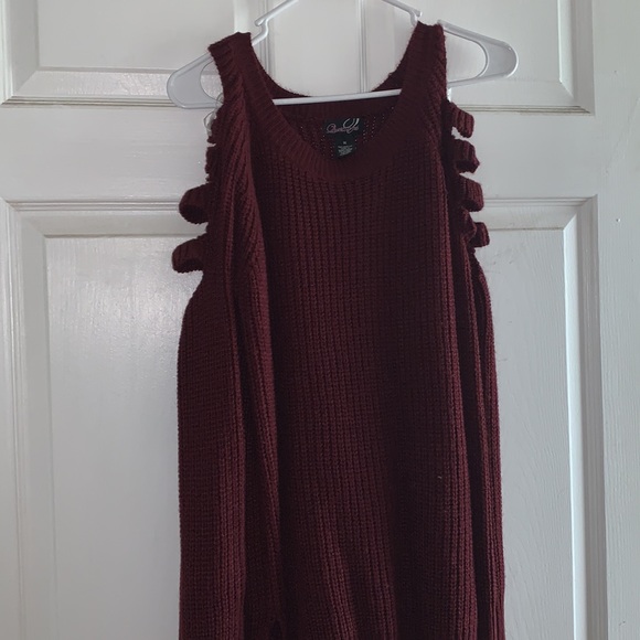 ⭐️Maroon Sweater with adorable shoulder cutouts - Picture 2 of 3